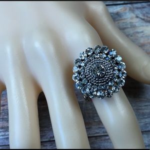 Silver tone rhinestone star stretch ring